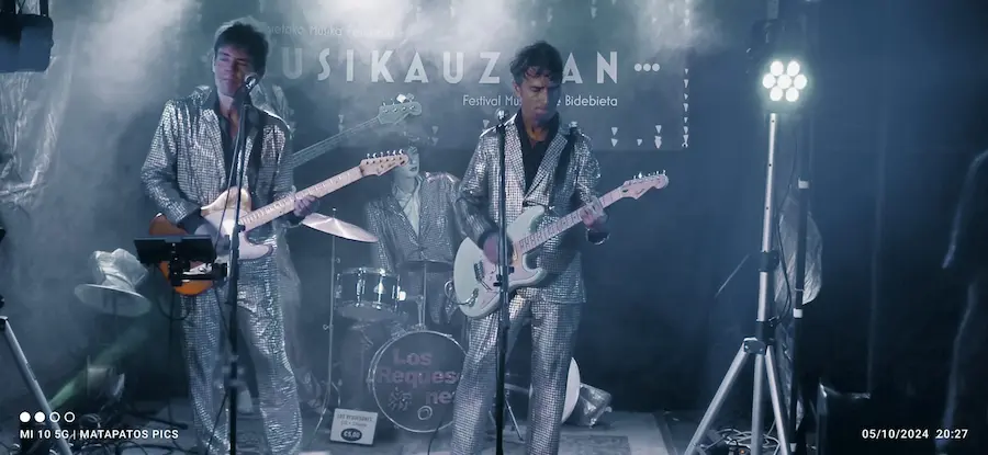 Los Requesones tocando en Donostia